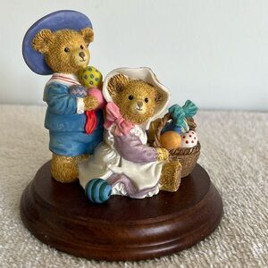 Bear figurines